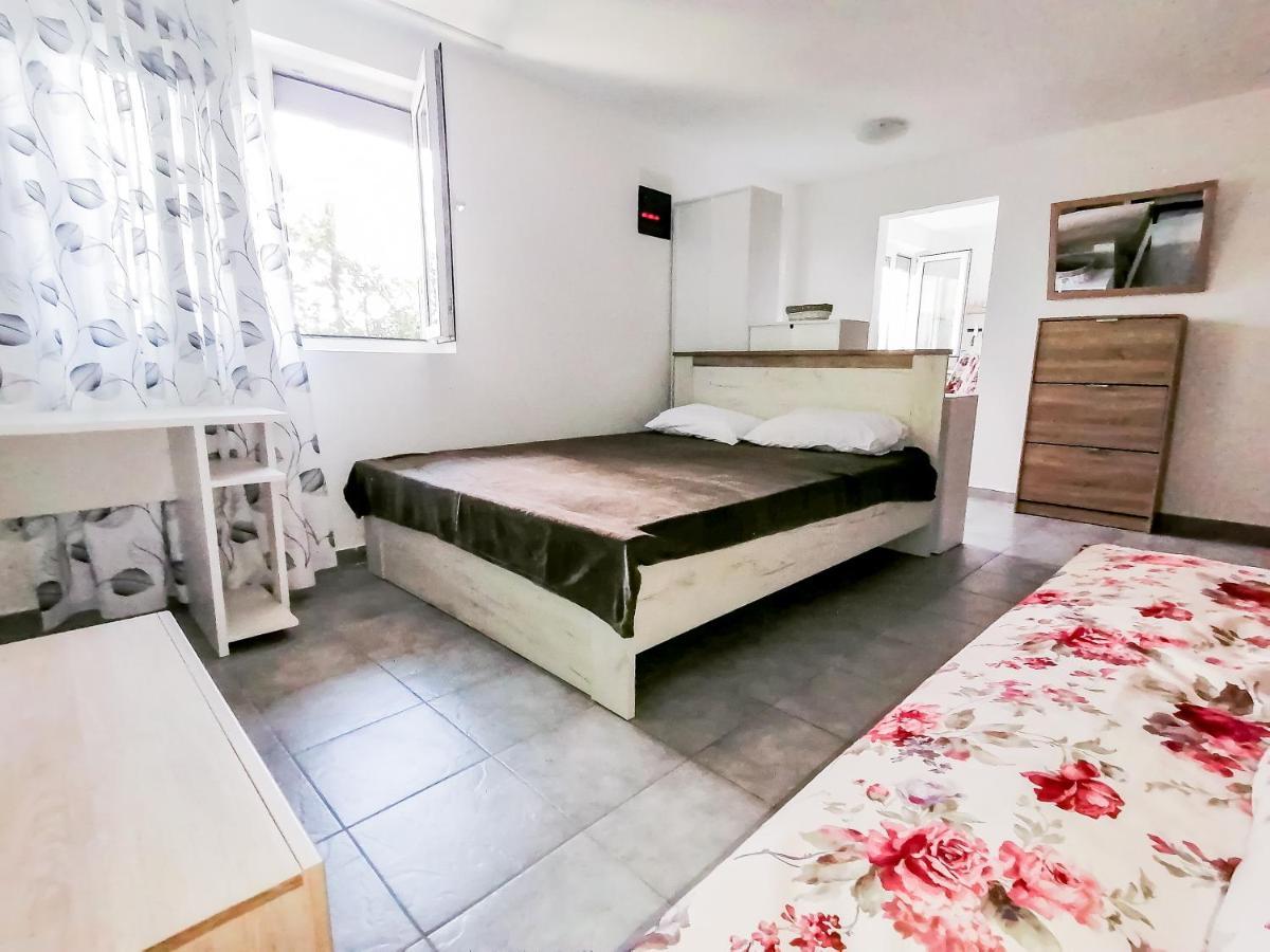 Apartments Siesta Tivat Exterior photo